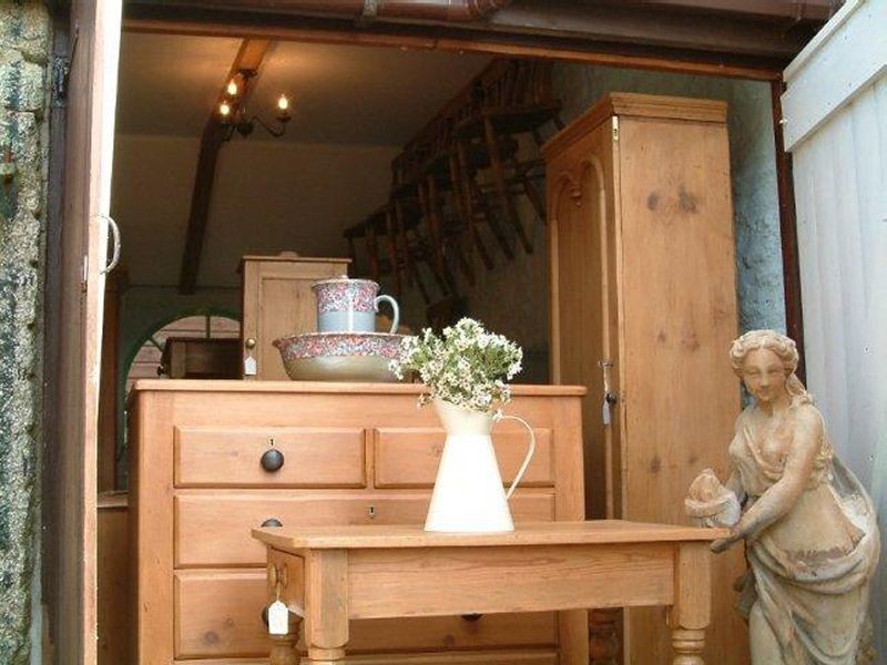 Logo of S & H Antiques Antique Dealers In Helston, Cornwall Logo of S & H Antiques Antique Dealers In Helston, Cornwall